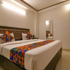 Hotel Fabexpress Dolphin International Near Delhi Airport, New Delhi